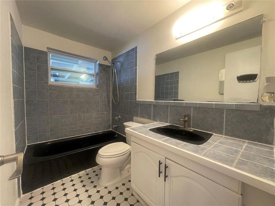 На продажу: $314,900 (3 спален, 1 ванн, 1221 Квадратных фут)