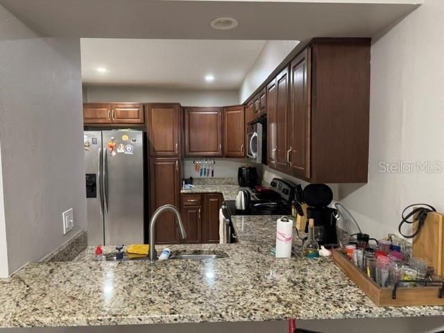 For Sale: $215,000 (2 beds, 2 baths, 910 Square Feet)