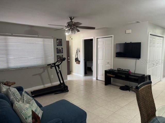 For Sale: $215,000 (2 beds, 2 baths, 910 Square Feet)