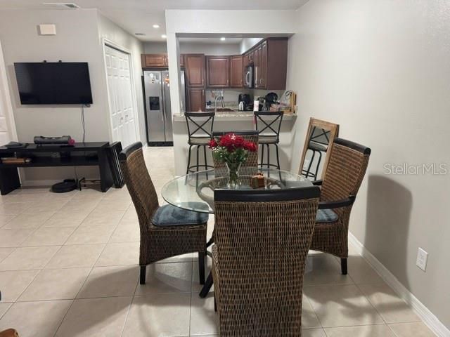 For Sale: $215,000 (2 beds, 2 baths, 910 Square Feet)