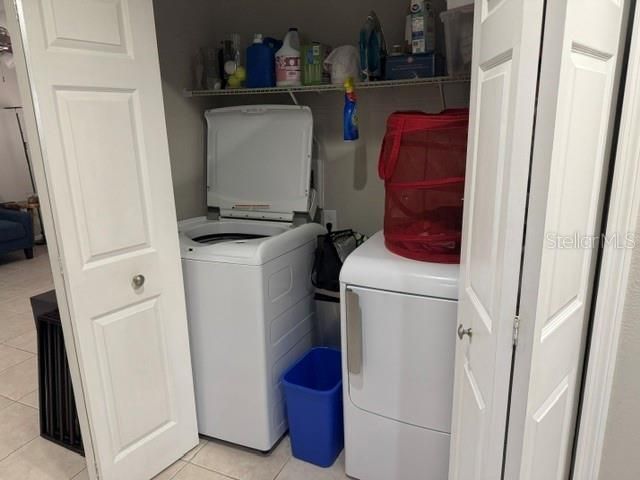 For Sale: $215,000 (2 beds, 2 baths, 910 Square Feet)