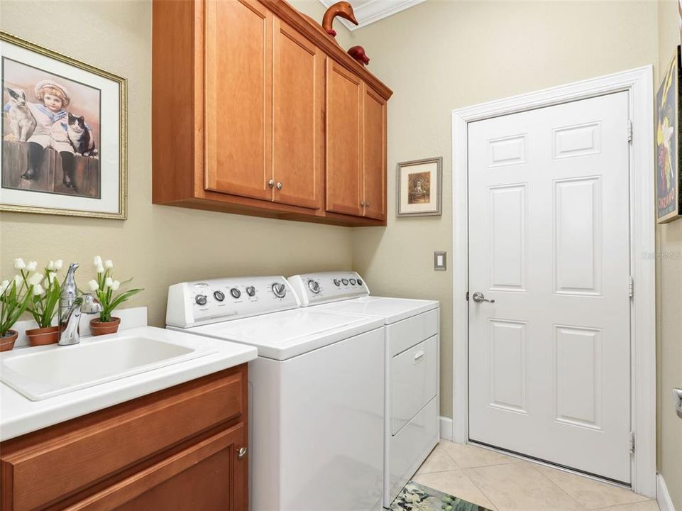 For Sale: $650,000 (2 beds, 2 baths, 2138 Square Feet)