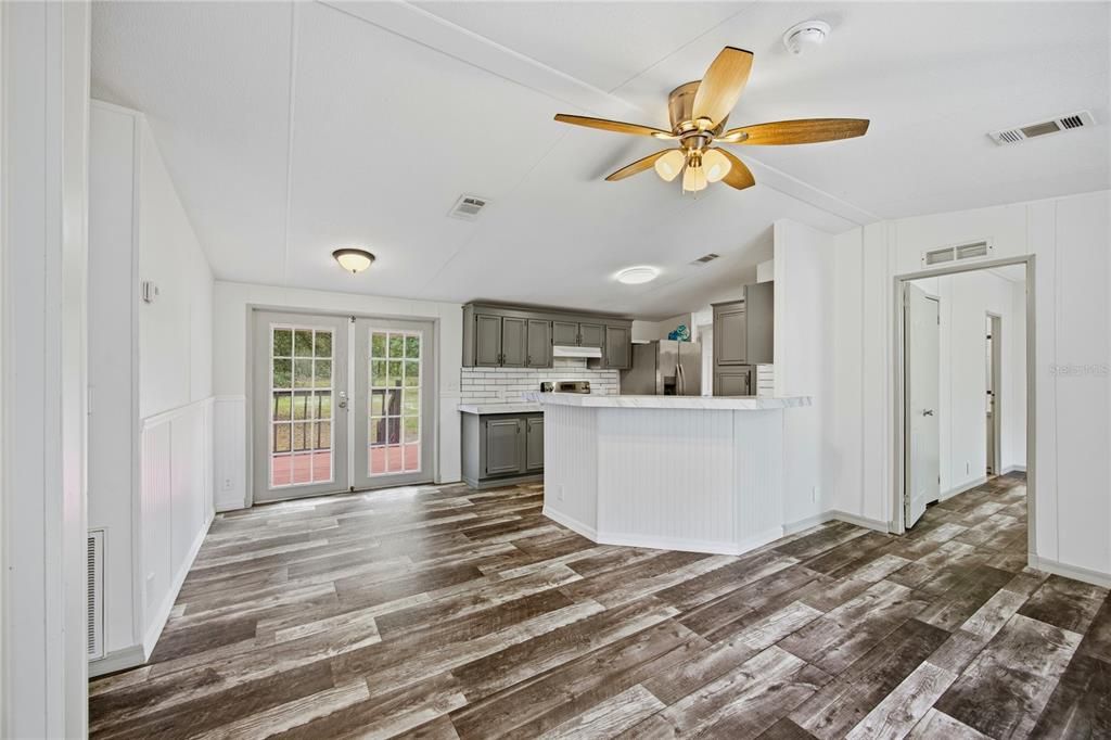 For Sale: $237,500 (3 beds, 2 baths, 1056 Square Feet)