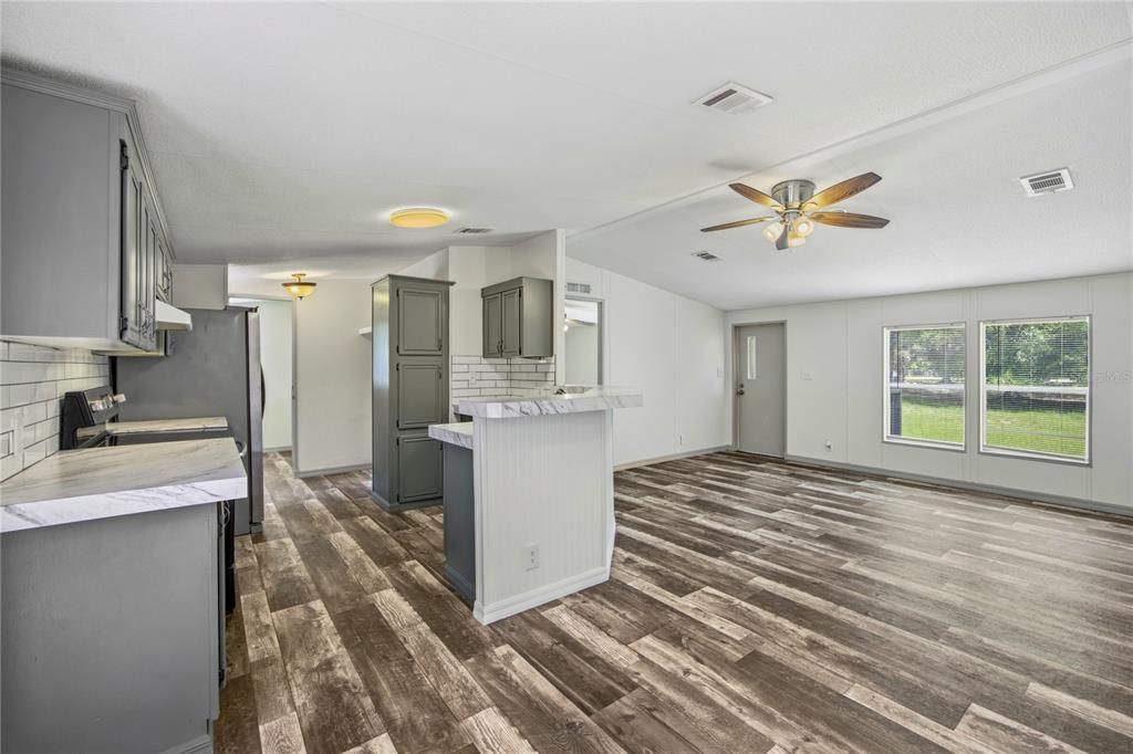 For Sale: $237,500 (3 beds, 2 baths, 1056 Square Feet)