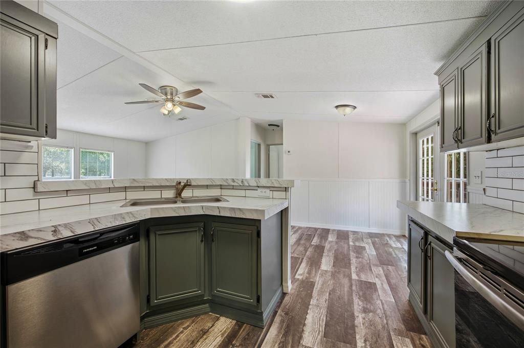 For Sale: $237,500 (3 beds, 2 baths, 1056 Square Feet)