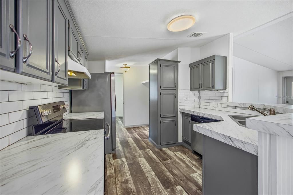 For Sale: $237,500 (3 beds, 2 baths, 1056 Square Feet)