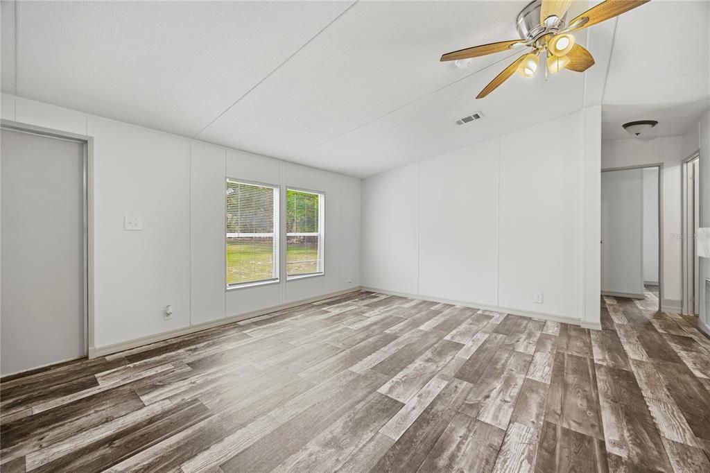 For Sale: $237,500 (3 beds, 2 baths, 1056 Square Feet)