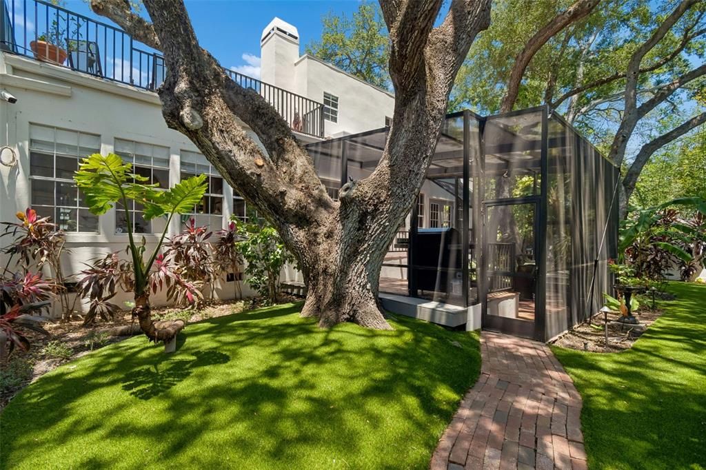 Activo con contrato: $1,295,000 (4 camas, 3 baños, 2713 Pies cuadrados)