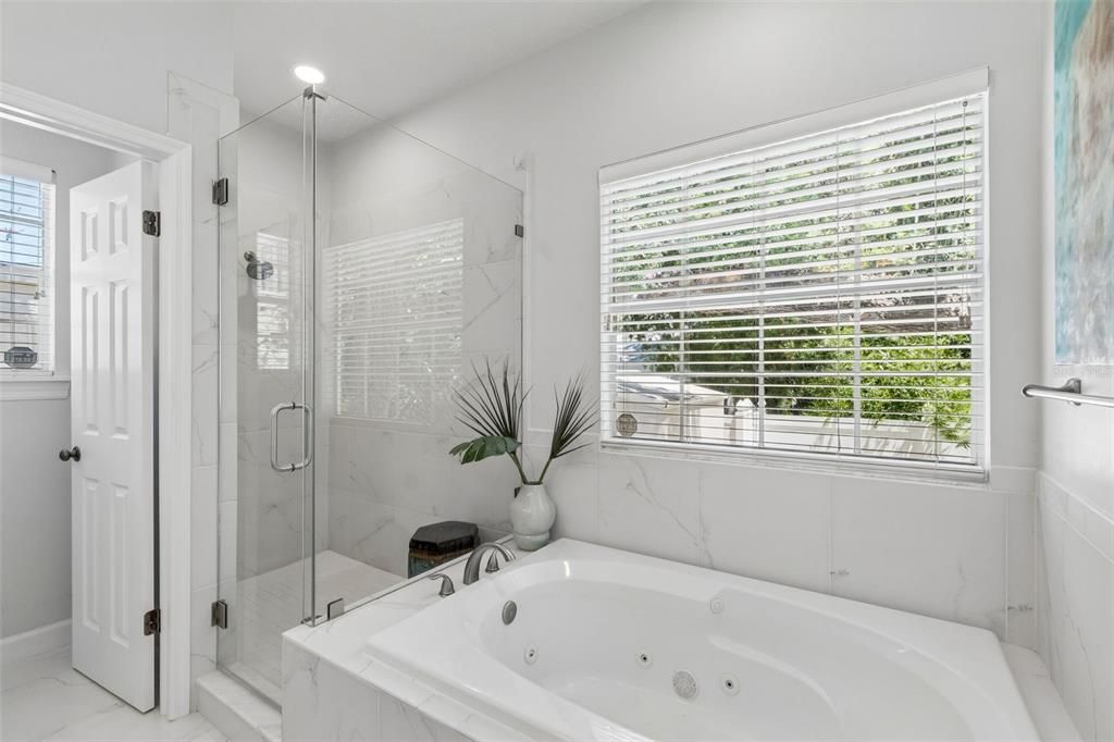 Activo con contrato: $1,295,000 (4 camas, 3 baños, 2713 Pies cuadrados)