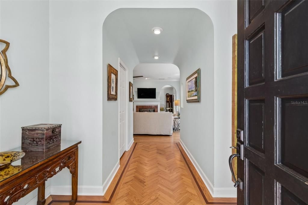Activo con contrato: $1,295,000 (4 camas, 3 baños, 2713 Pies cuadrados)