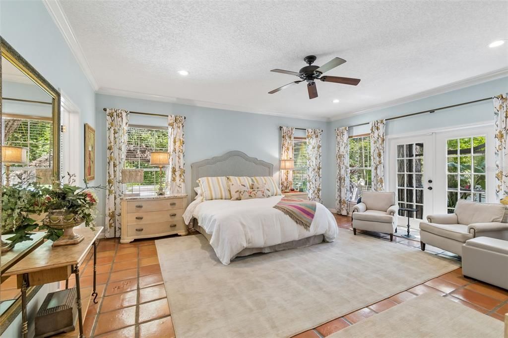 Activo con contrato: $1,295,000 (4 camas, 3 baños, 2713 Pies cuadrados)
