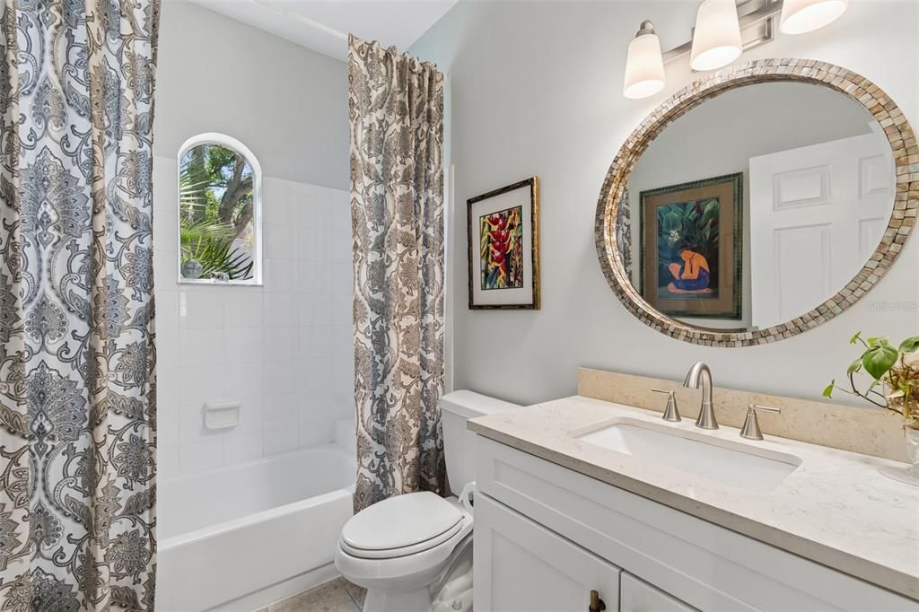 Activo con contrato: $1,295,000 (4 camas, 3 baños, 2713 Pies cuadrados)