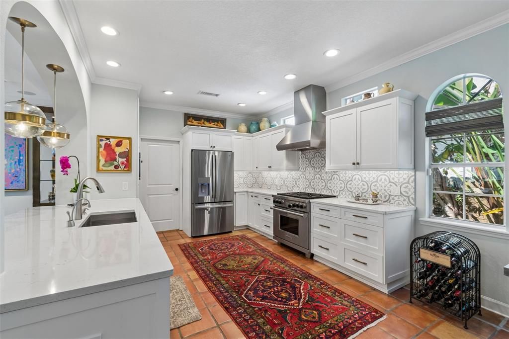 Activo con contrato: $1,295,000 (4 camas, 3 baños, 2713 Pies cuadrados)