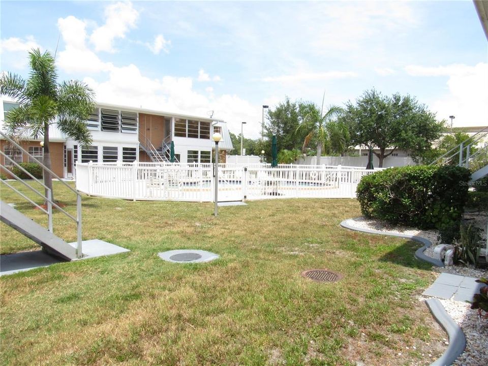 待售: $99,900 (2 贝兹, 2 浴室, 989 平方英尺)