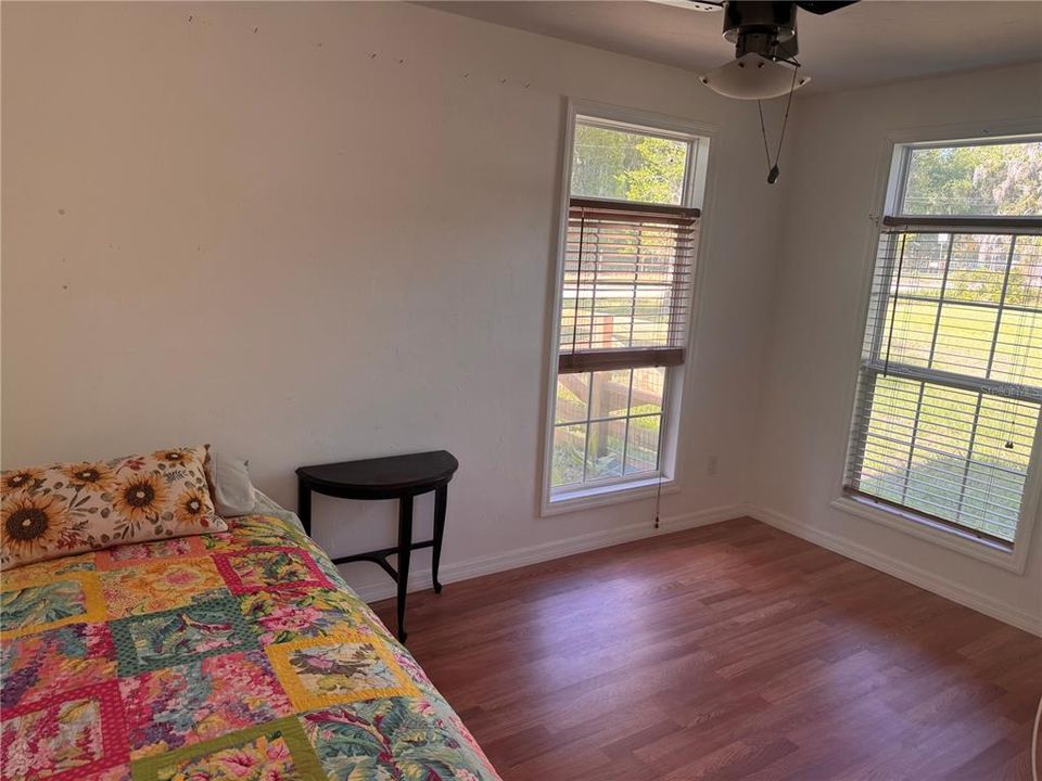 For Sale: $295,000 (2 beds, 1 baths, 800 Square Feet)