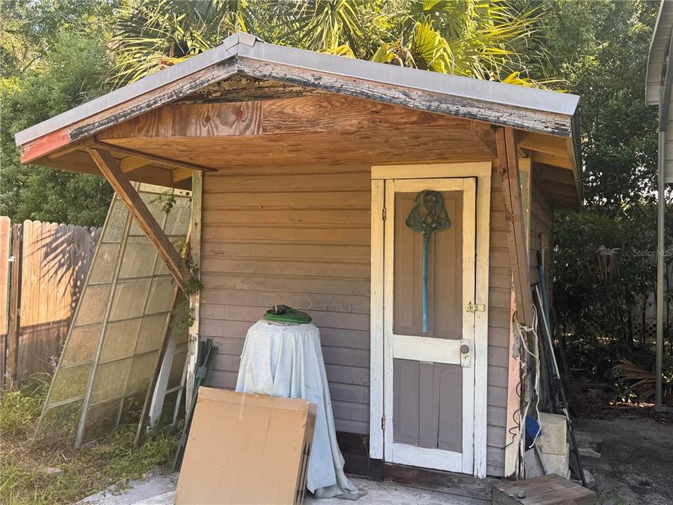 For Sale: $295,000 (2 beds, 1 baths, 800 Square Feet)