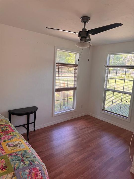 For Sale: $295,000 (2 beds, 1 baths, 800 Square Feet)