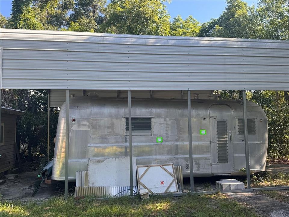 For Sale: $295,000 (2 beds, 1 baths, 800 Square Feet)