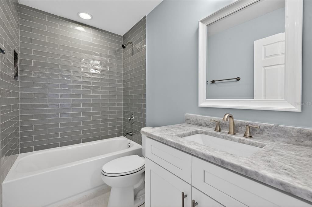 For Sale: $219,000 (3 beds, 2 baths, 1045 Square Feet)