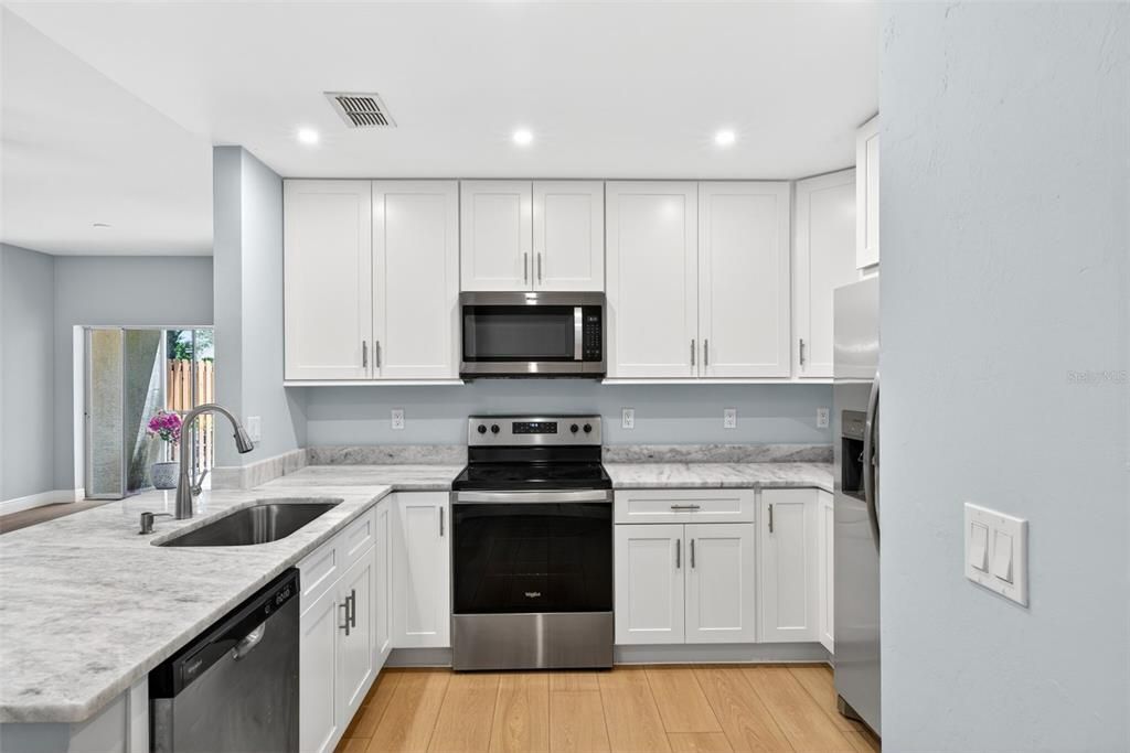 For Sale: $219,000 (3 beds, 2 baths, 1045 Square Feet)
