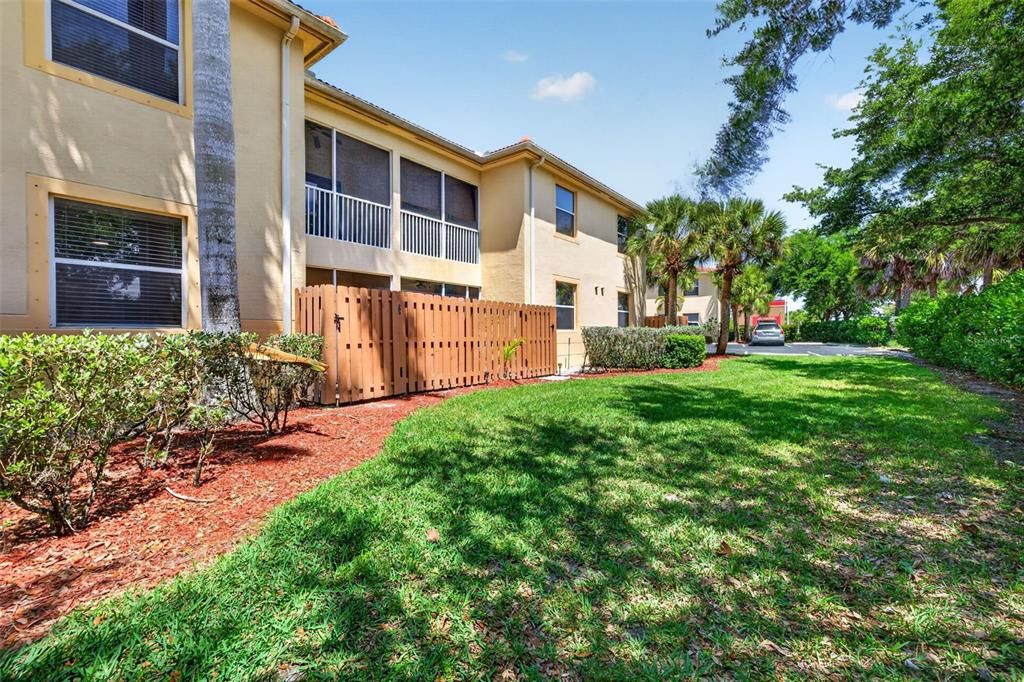 For Sale: $219,000 (3 beds, 2 baths, 1045 Square Feet)