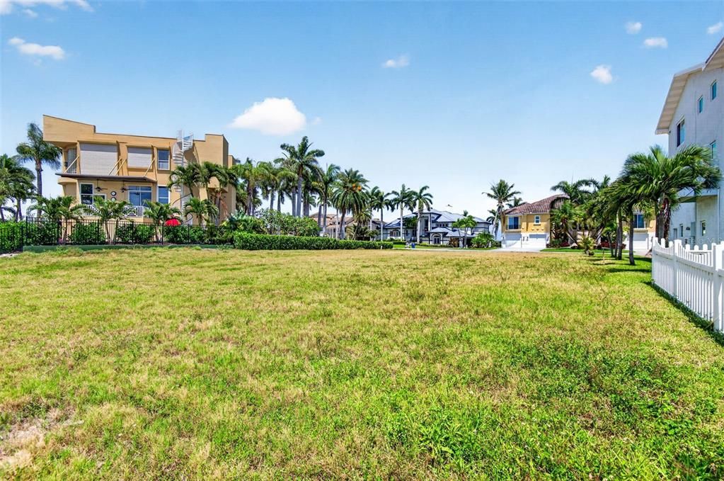 For Sale: $1,650,000 (0.26 acres)