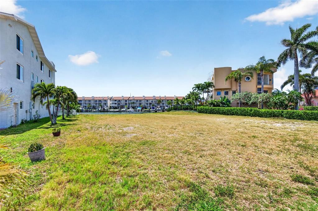 For Sale: $1,650,000 (0.26 acres)