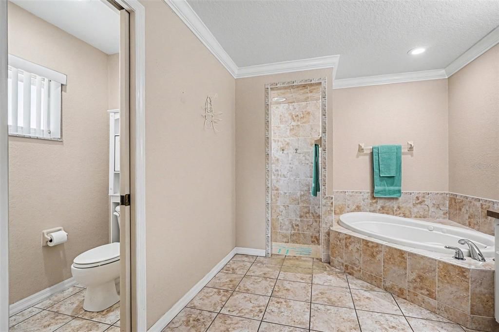 For Sale: $399,900 (3 beds, 2 baths, 1868 Square Feet)