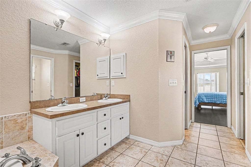 For Sale: $399,900 (3 beds, 2 baths, 1868 Square Feet)