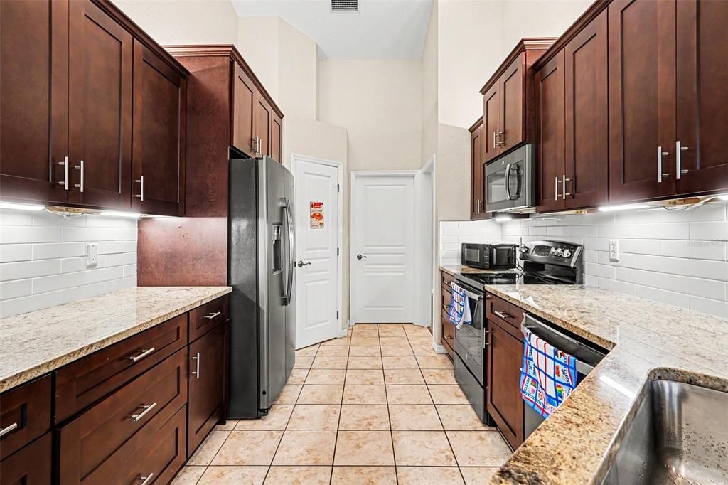 For Sale: $399,900 (3 beds, 2 baths, 1868 Square Feet)