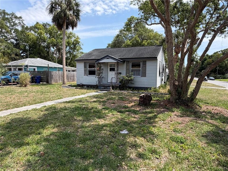 Activo con contrato: $325,000 (0.20 acres)
