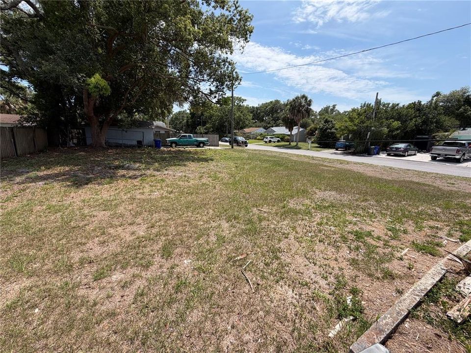 Activo con contrato: $325,000 (0.20 acres)