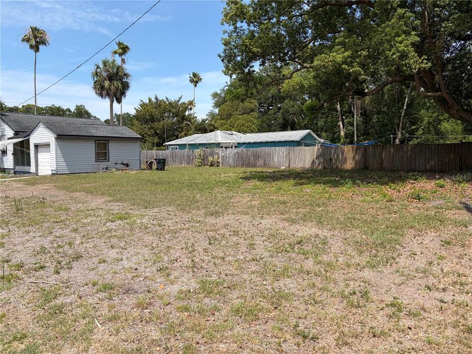 Activo con contrato: $325,000 (0.20 acres)
