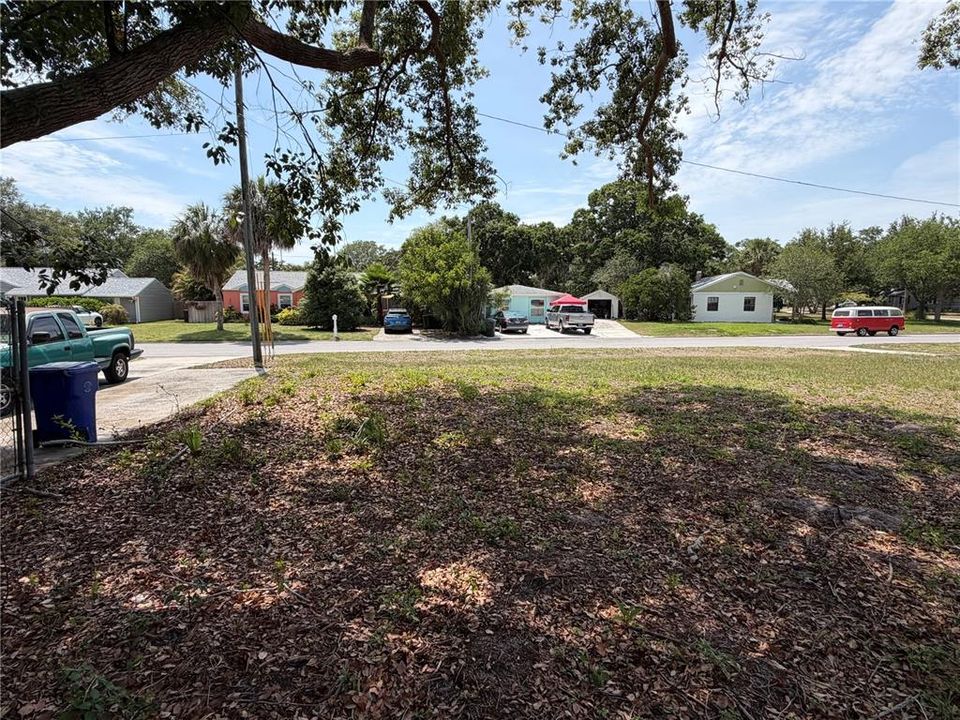 Activo con contrato: $325,000 (0.20 acres)