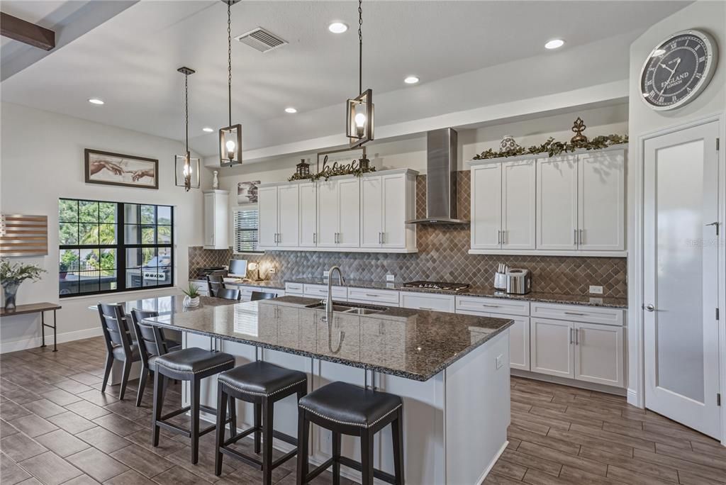 For Sale: $919,000 (3 beds, 3 baths, 2544 Square Feet)