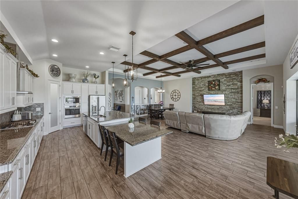 For Sale: $919,000 (3 beds, 3 baths, 2544 Square Feet)