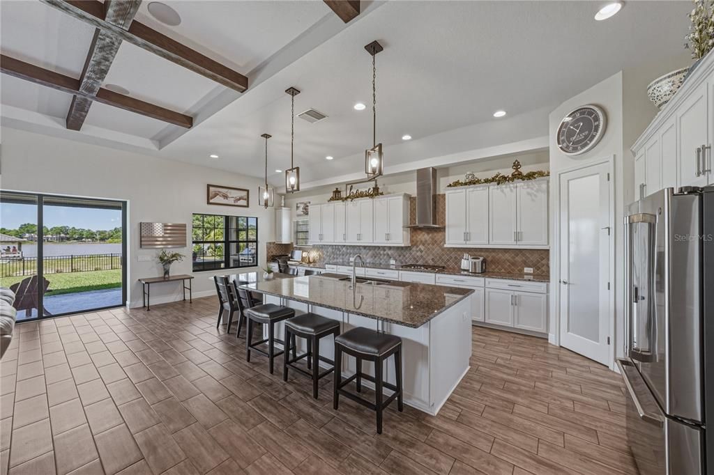 For Sale: $919,000 (3 beds, 3 baths, 2544 Square Feet)