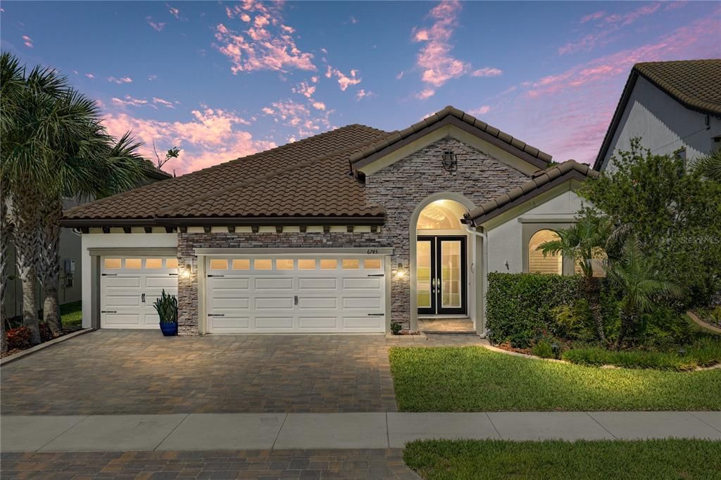 For Sale: $919,000 (3 beds, 3 baths, 2544 Square Feet)