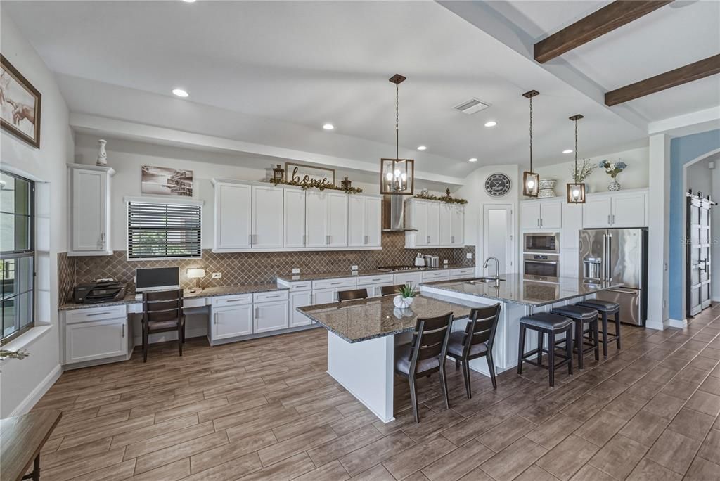 For Sale: $919,000 (3 beds, 3 baths, 2544 Square Feet)