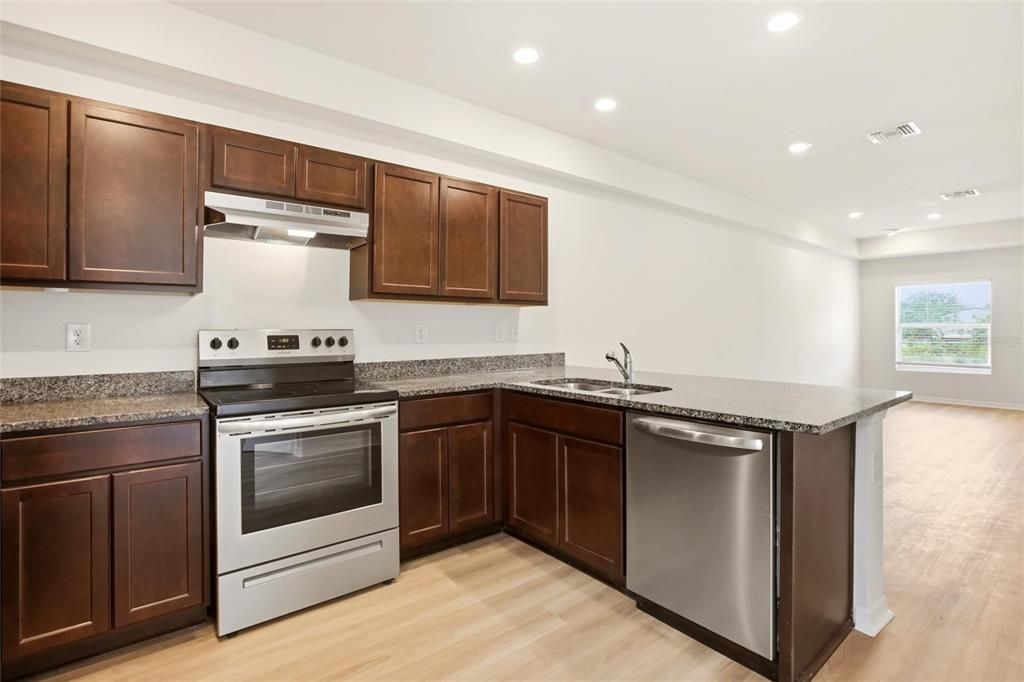 На продажу: $365,000 (4 спален, 0 ванн, 2097 Квадратных фут)