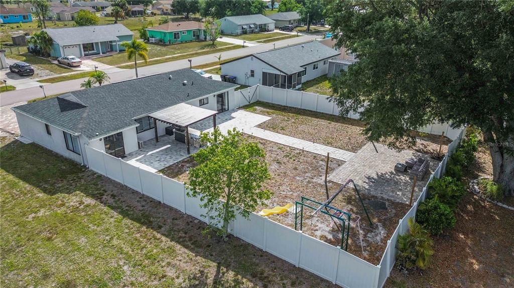 Под контрактом: $249,900 (3 спален, 2 ванн, 1320 Квадратных фут)