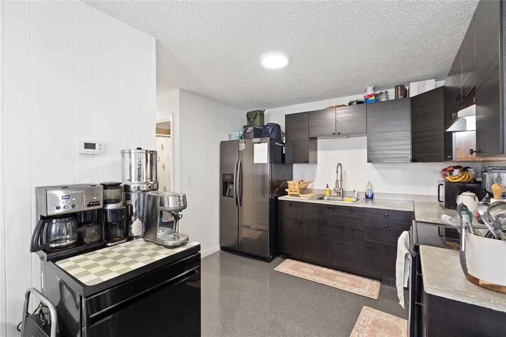 Active With Contract: $515,000 (4 beds, 0 baths, 1880 Square Feet)