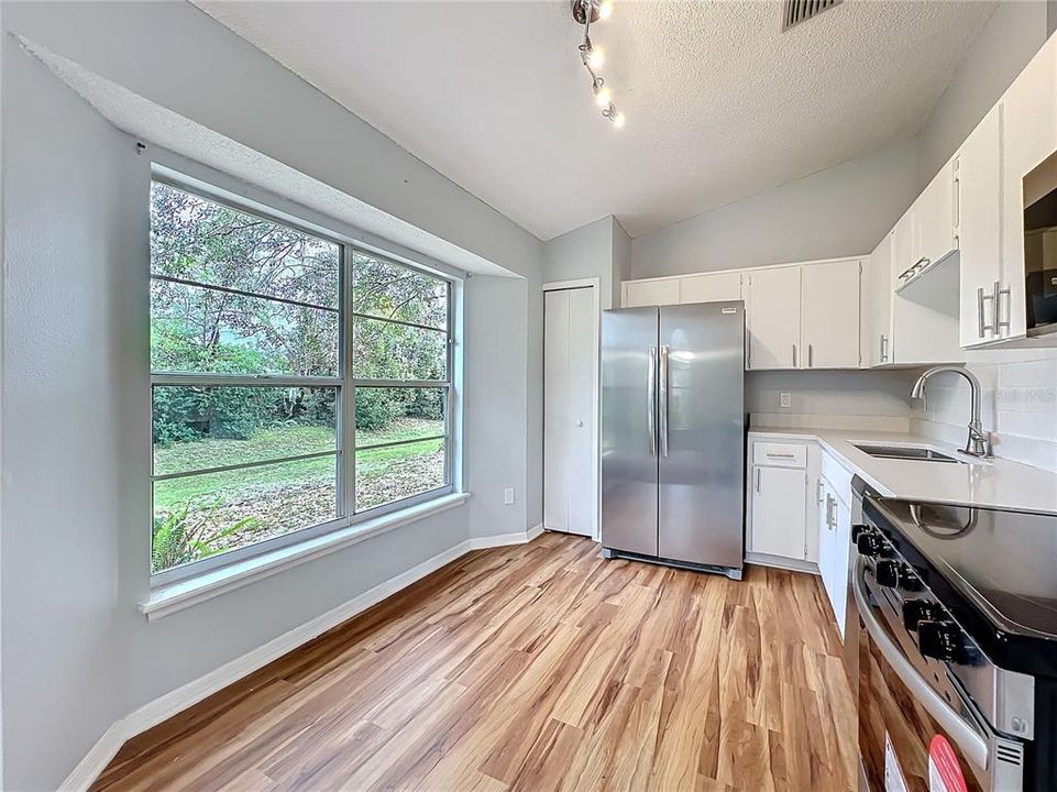 For Sale: $295,000 (3 beds, 2 baths, 1109 Square Feet)