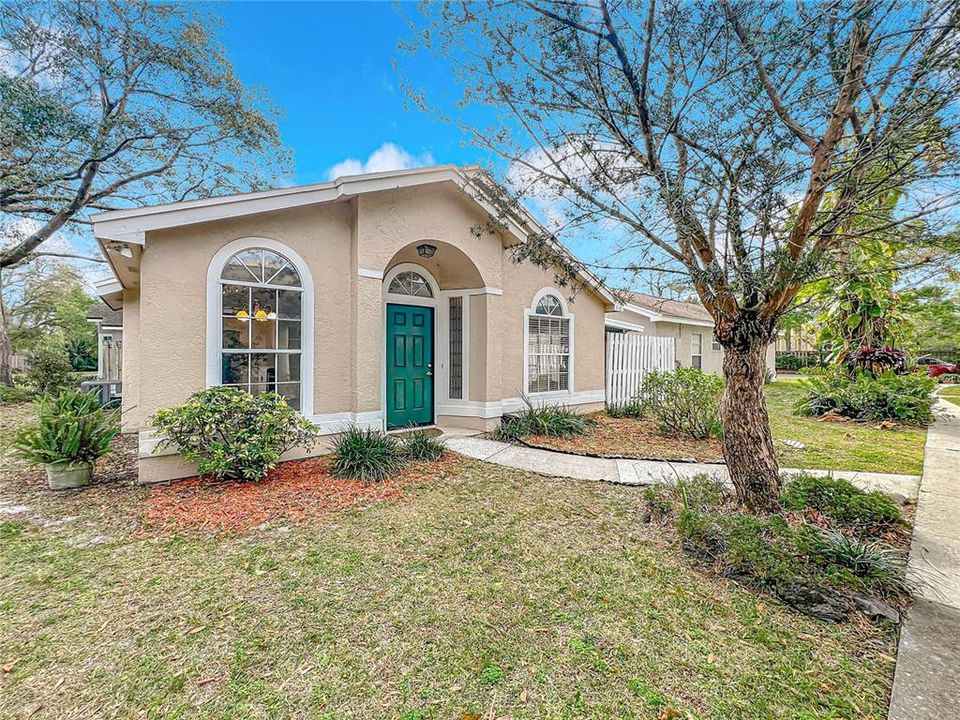 For Sale: $295,000 (3 beds, 2 baths, 1109 Square Feet)