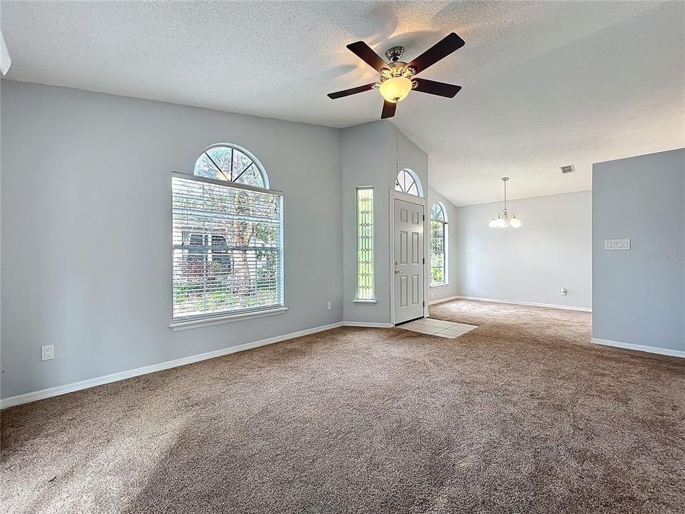 For Sale: $295,000 (3 beds, 2 baths, 1109 Square Feet)