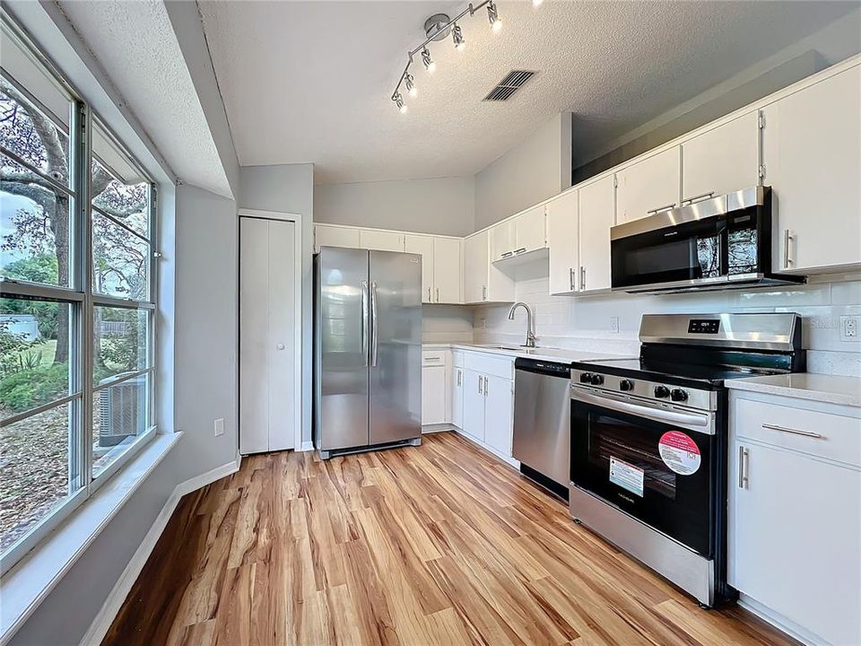 For Sale: $295,000 (3 beds, 2 baths, 1109 Square Feet)