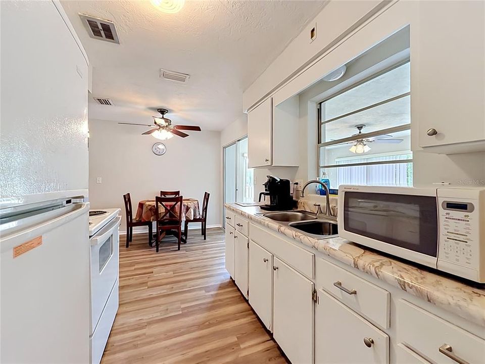 Activo con contrato: $167,000 (2 camas, 1 baños, 1028 Pies cuadrados)