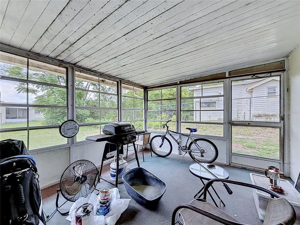 Activo con contrato: $167,000 (2 camas, 1 baños, 1028 Pies cuadrados)