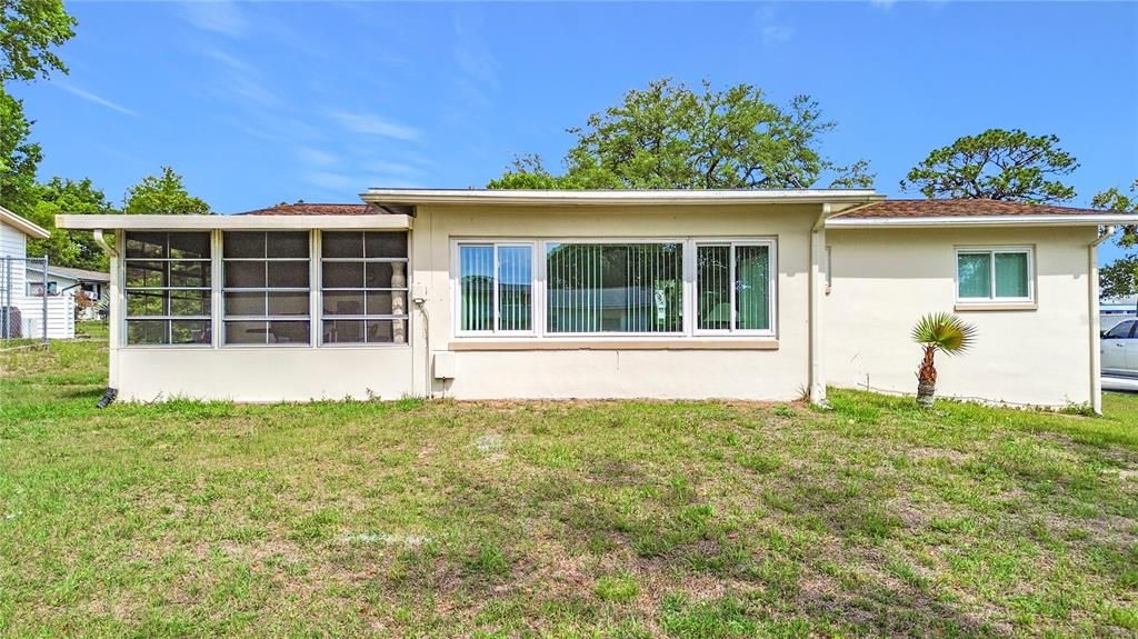 Activo con contrato: $167,000 (2 camas, 1 baños, 1028 Pies cuadrados)