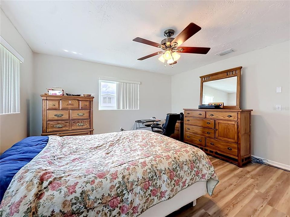 Activo con contrato: $167,000 (2 camas, 1 baños, 1028 Pies cuadrados)